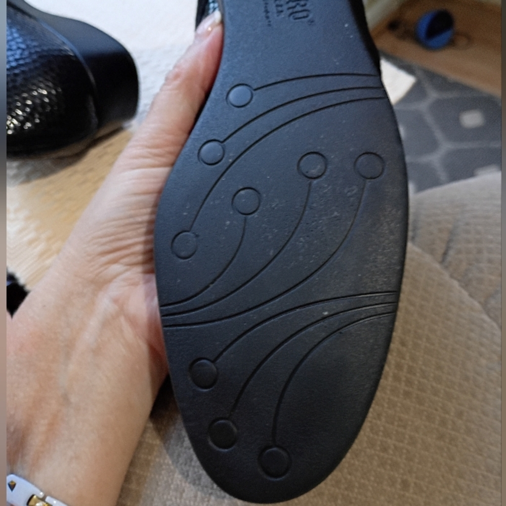 Munro Black Textured Flats.New Condition - Picture 6 of 9